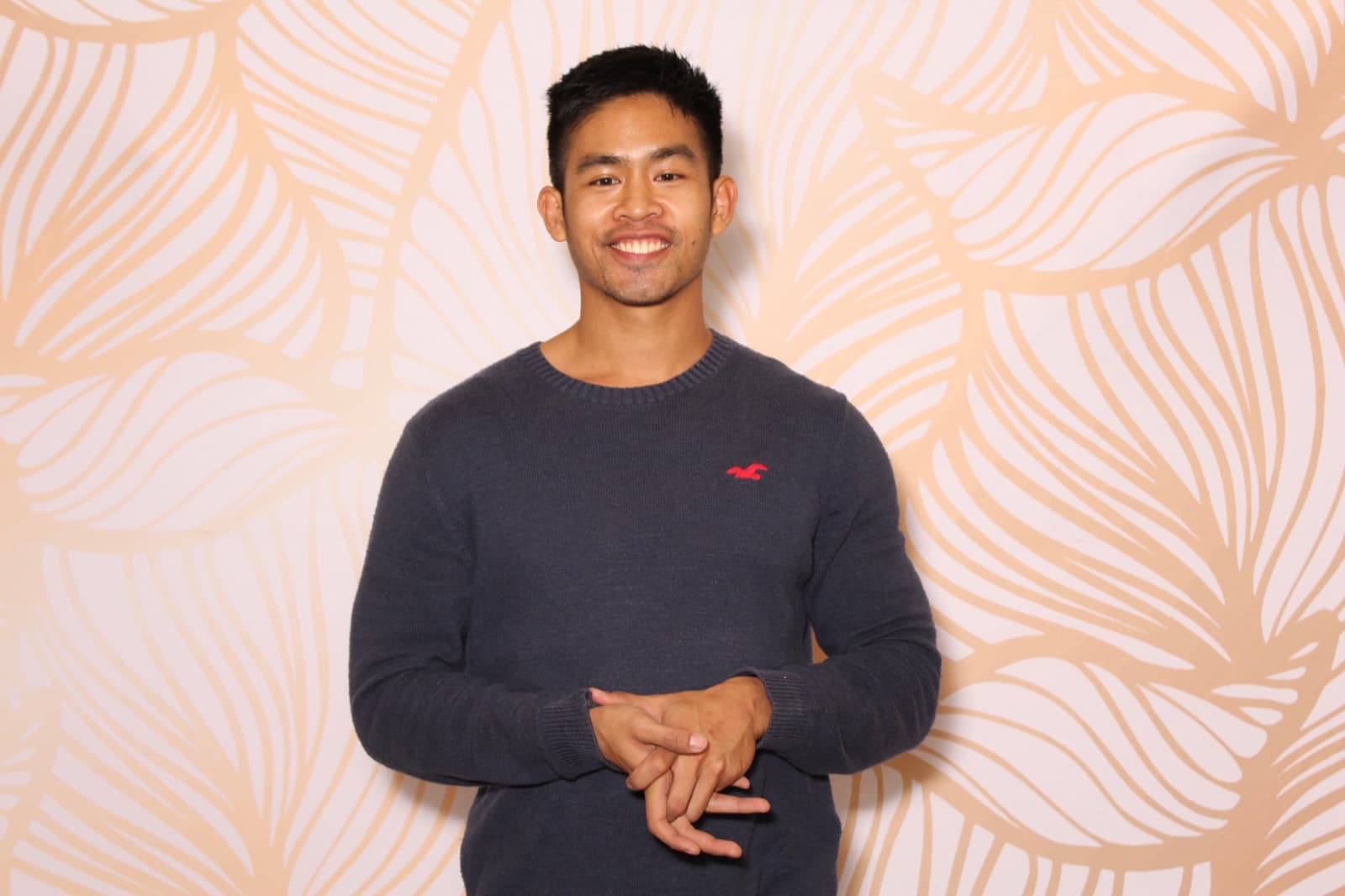 Thomas, founder of MEMORI, in front of a blush-and-gold leaf backdrop.